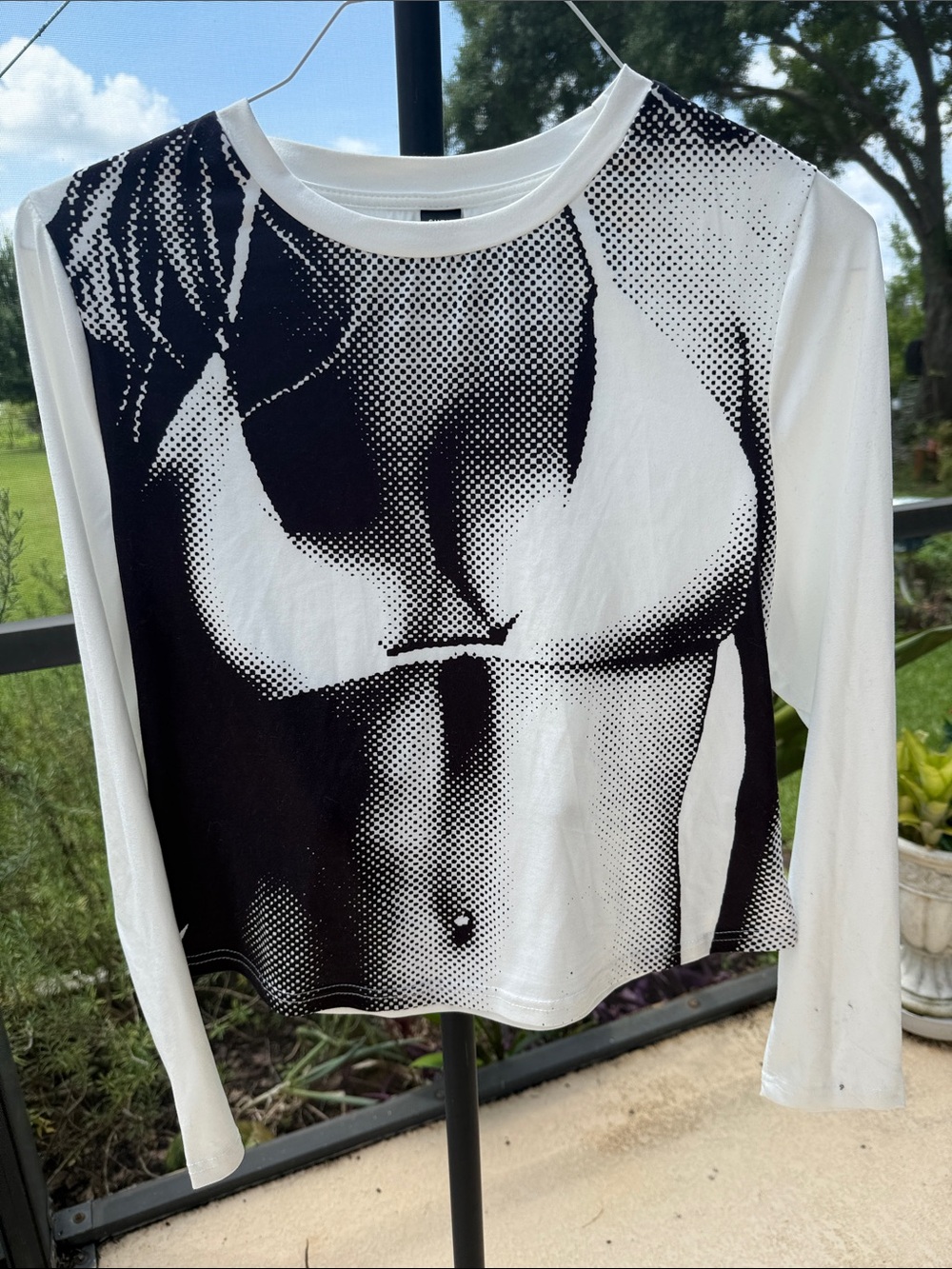 SHEIN Black & White Halftone Graphic dot body print Long Sleeve Tee